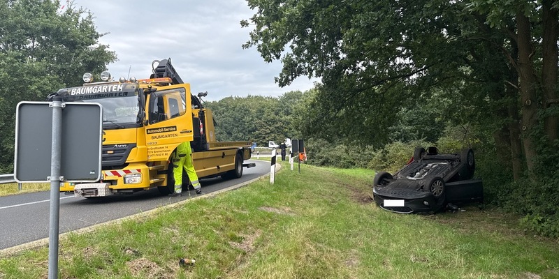 POL-CUX: Verkehrsunfall auf der BAB27 - PKW überschlägt sich im Bereich der Abfahrt - Glücklicherweise niemand verletzt (Foto im Anhang) ++++ Verkehrsunfallflucht in Bad Bederkesa - Foto: presseportal.de