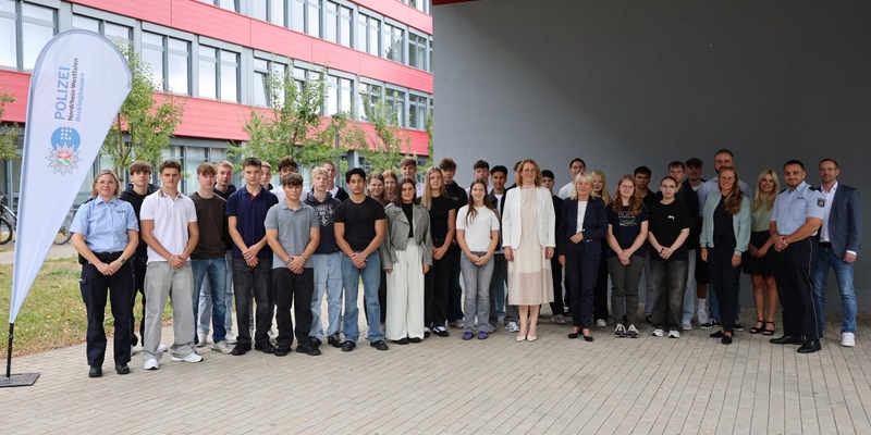 POL-RE: Kreis Recklinghausen/Bottrop: Herzlich willkommen beim Polizei-Abitur - 29 Schüler beginnen an der Fachoberschule Polizei - Foto: presseportal.de
