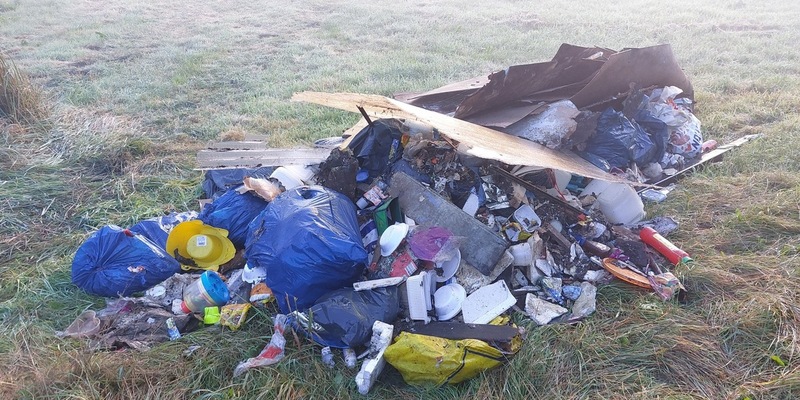 POL-CUX: Illegale Abfallentsorgung in Loxstedt-Düring - Zeugenaufruf (Foto im Anhang) - Foto: presseportal.de