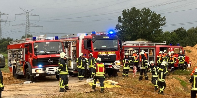 FW-ROW: Einsatzübung: Person von Bagger überfahren - Foto: presseportal.de