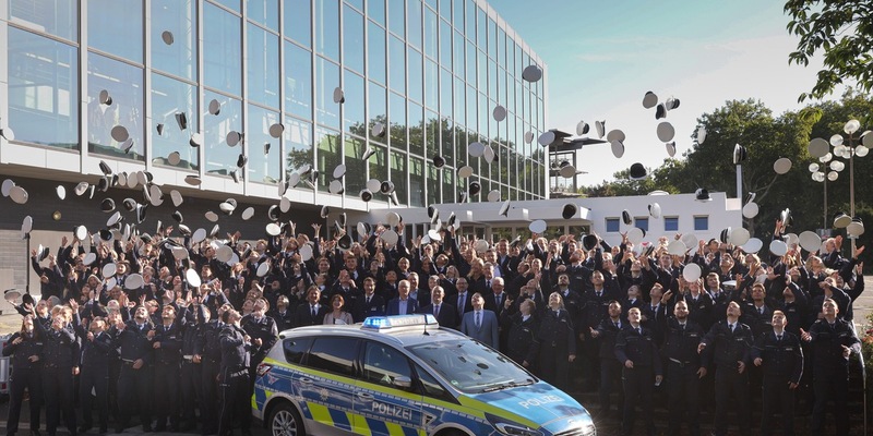 POL-GE: Der erste Stern auf der Schulter - 194 Mal herzlichen Glückwunsch! - Foto: presseportal.de
