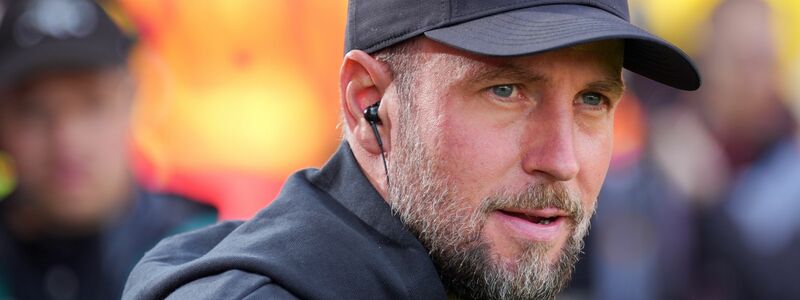 Muss den sportlichen Verlust auffangen: VfB-Coach Hoeneß. (Archivbild) - Foto: Soeren Stache/dpa