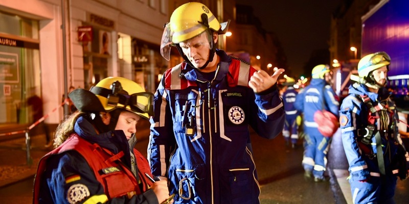 THW LVBEBBST: THW stabilisiert einsturzgefährdeten Dachstuhl in Berlin Mitte - Foto: presseportal.de