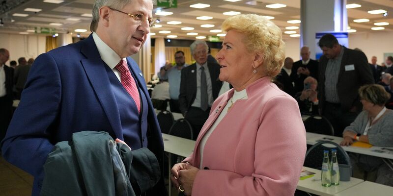 Damals noch Partner, heute erbitterte Gegner: Hans-Georg Maaßen und Sylvia Pantel. (Archivbild)  - Foto: Soeren Stache/dpa
