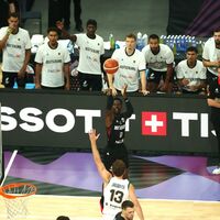 Ist mit Schröder befreundet: Daniel Theis. - Foto: Matthias Stickel/dpa