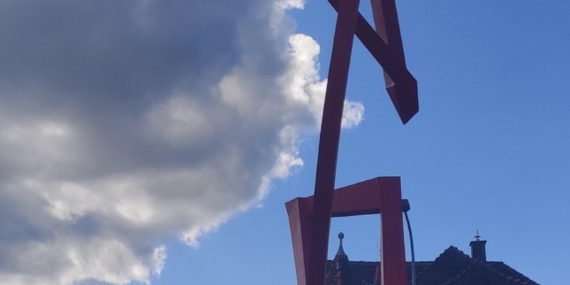 POL-PDLD: Skulptur bemalt/besprüht - Zeugen gesucht - Foto: presseportal.de