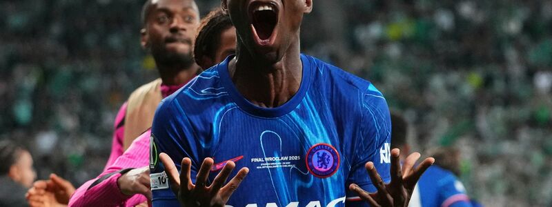 Neu beim FC Bayern: Nicolas Jackson. - Foto: Petr David Josek/AP/dpa