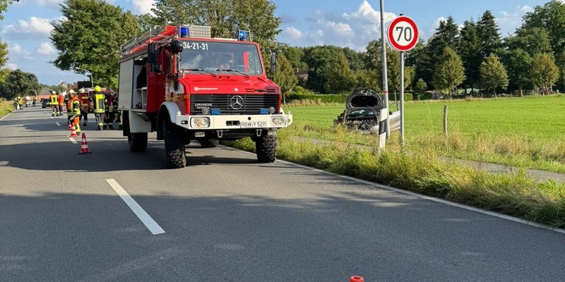FW-ROW: Verkehrsunfall in Wensebrock - Fahrer verletzt, Beifahrer flüchtig aufgefunden - Foto: presseportal.de