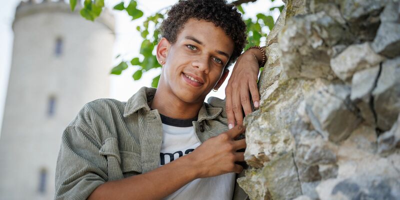 Salimou Thiam feierte seinen Durchbruch mit dem GZSZ-Ableger «Uferpark». - Foto: Friso Gentsch/dpa