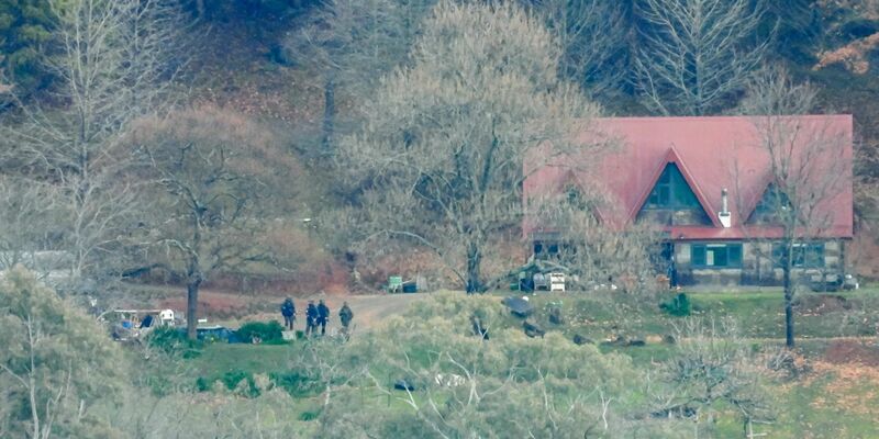Zwei Polizisten wurden erschossen bei dem Versuch, einen Haftbefehl zu vollstrecken. (Archivfoto) - Foto: Simon Dallinger/AAP/dpa