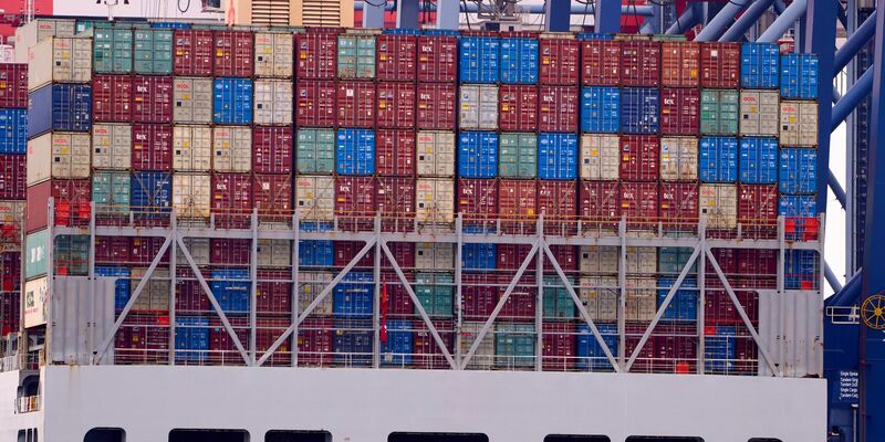 Die USA verhandeln trotz des Gerichtsurteils weiter mit Ländern zu Handelsabkommen. (Symbolbild) - Foto: Damian Dovarganes/AP/dpa