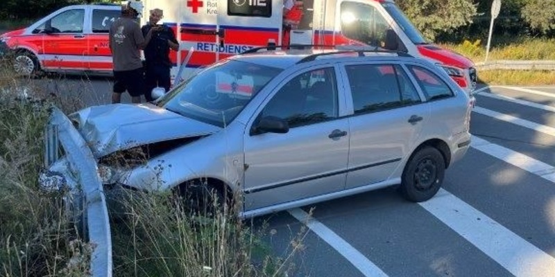 API-TH: Pkw verunfallt mit 3,11 Promille und ohne Führerschein auf der Autobahn 4 - Foto: presseportal.de