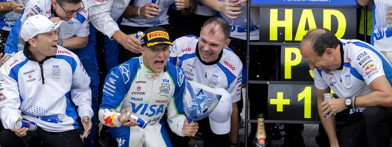 Der Pokal von Isack Hadjar geht zu Bruch. - Foto: Sander Koning/ANP/dpa