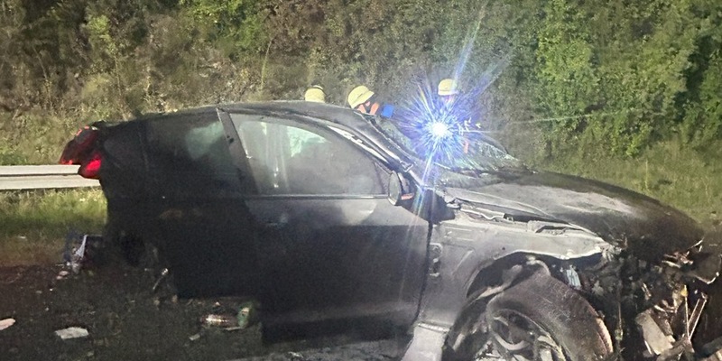 FW Pforzheim: Schwerer Verkehrsunfall auf der BAB 8 - Foto: presseportal.de