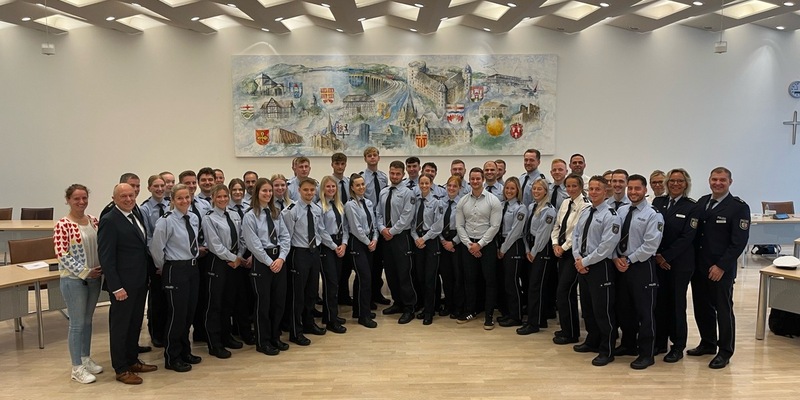 POL-PB: 35 neue Polizistinnen und Polizisten für die Kreispolizeibehörde Paderborn - Foto: presseportal.de