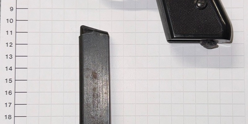 BPOL NRW: Bundespolizei findet Schreckschusswaffe am Gelsenkirchener Hauptbahnhof - Foto: presseportal.de