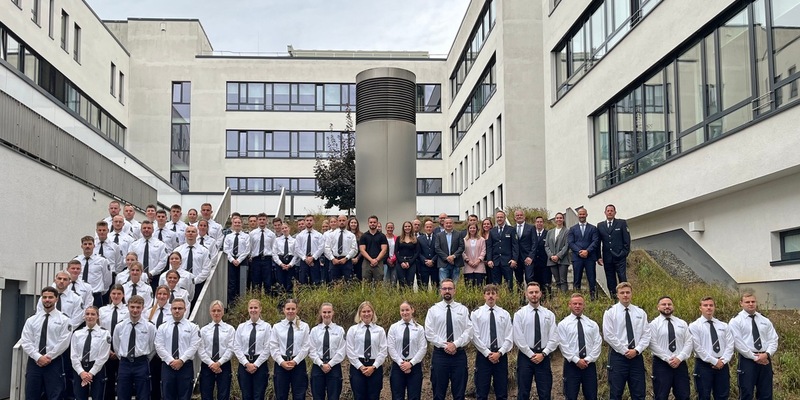 POL-MG: Polizeipräsidium Mönchengladbach begrüßt 58 Neuzugänge zum 1. September - Foto: presseportal.de