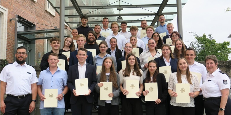 HZA-N: Berufseinsteiger beim Hauptzollamt Nürnberg Karrierestart beim Zoll - Foto: Zoll, presseportal.de