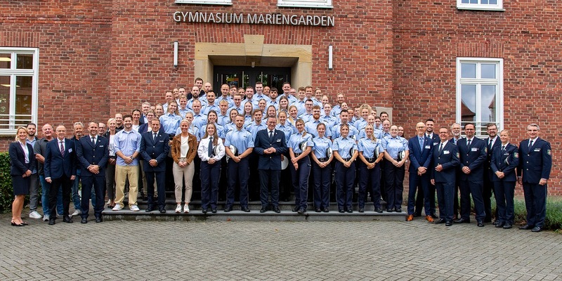 POL-BOR: Kreis Borken - 59 neue Polizeibeamtinnen und Polizeibeamte für den Kreis Borken - Foto: presseportal.de