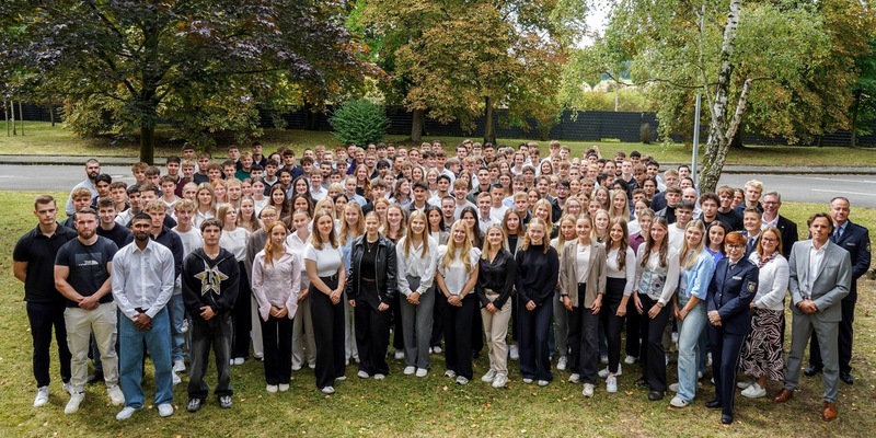 POL-DO: Begrüßung der neuen Beamtinnen und Beamten - Willkommen bei der Polizei Dortmund! - Foto: presseportal.de