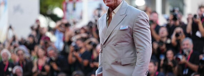 «The Rock» vor dem Festivalpalast. - Foto: Scott A Garfitt/Invision/AP/dpa