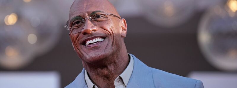Johnson vor der Premiere von «The Smashing Machine».  - Foto: Alessandra Tarantino/Invision/AP/dpa