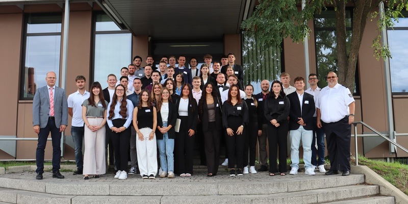 HZA-LÖ: Ausbildung- und Studienbeginn beim Hauptzollamt Lörrach Karriere beim ZOLL gestartet! - Foto: presseportal.de