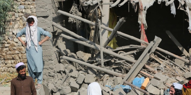 Erdbeben in Afghanistan: Betroffene suchen mit bloßen Händen nach Überlebenden - Help startet Nothilfe / 12.000 Menschen sind von dem verheerenden Erdbeben betroffen, Spenden sind dringend notwendig - Foto: presseportal.de