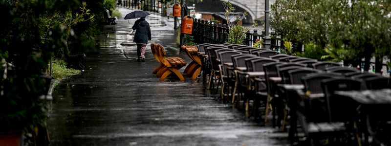 Die Lage für das Gastgewerbe bleibt schwierig. Die Branche machte im Juli eigenen Angaben zufolge ein deutliches Umsatzminus. - Foto: Britta Pedersen/dpa