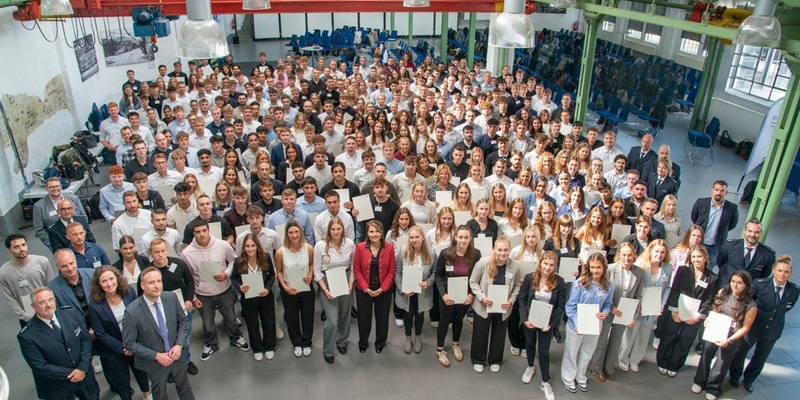 POL-HA: 279 neue Gesichter für die Zukunft der Polizei - Ausbildungsleitung begrüßt neuen Einstellungsjahrgang am Standort Hagen - Foto: presseportal.de