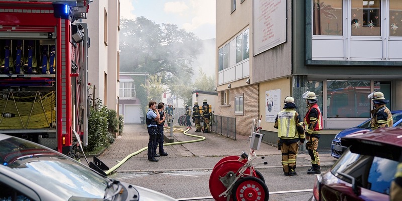 FW-E: Pkw-Brand in Tiefgarage - Kindertagesstätte geräumt - Foto: presseportal.de