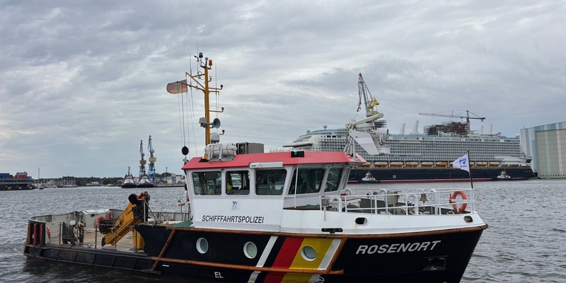 LWSPA M-V: Ausfahrmanöver des Kreuzfahrtschiffes Disney Adventure - erfolgreicher Einsatz der Wasserschutzpolizeiinspektion Wismar und des WSA Ostsee - Foto: presseportal.de