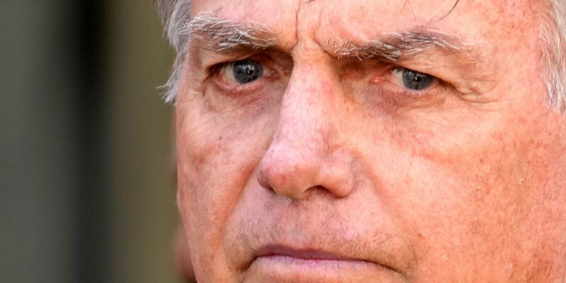 Bolsonaros Anhänger beten für den Ex-Präsidenten. - Foto: Eraldo Peres/AP/dpa