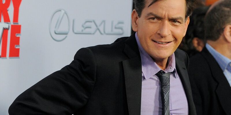 Blickt schon mit 60 auf ein bewegtes Leben zurück: Charlie Sheen. (Archivbild) - Foto: Chris Pizzello/Invision via AP/dpa