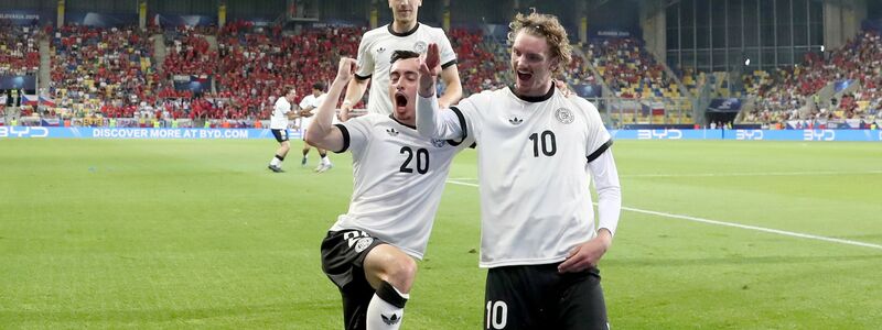 Bei der U21-EM jubelten Woltemade und Nebel zusammen im DFB-Trikot.  - Foto: Branislav Racko/dpa