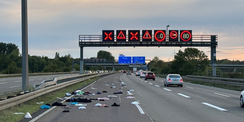 POL-OF: Autobahnpolizei sammelte Inhalt von Dachbox ein: Fahrspuren zeitweise gesperrt - Foto: presseportal.de