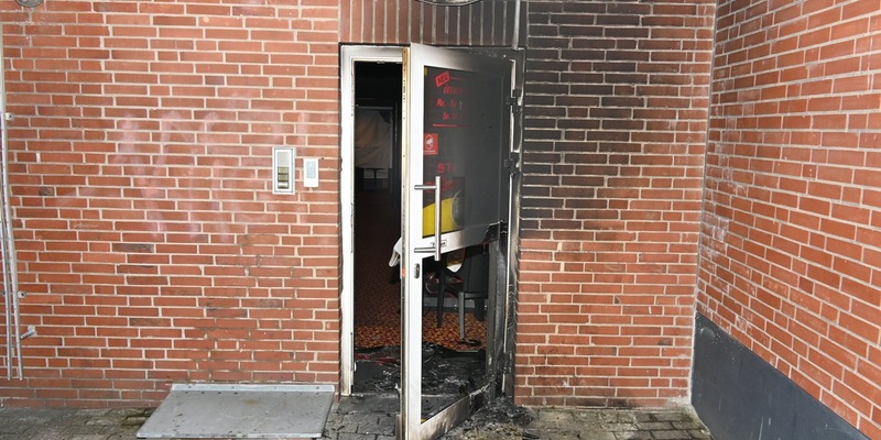 POL-STD: Unbekannte setzen Hintereingang von Stader Spielothek in Brand - Polizei sucht Zeugen, Anhänger in Sauensiek entwendet - Foto: presseportal.de