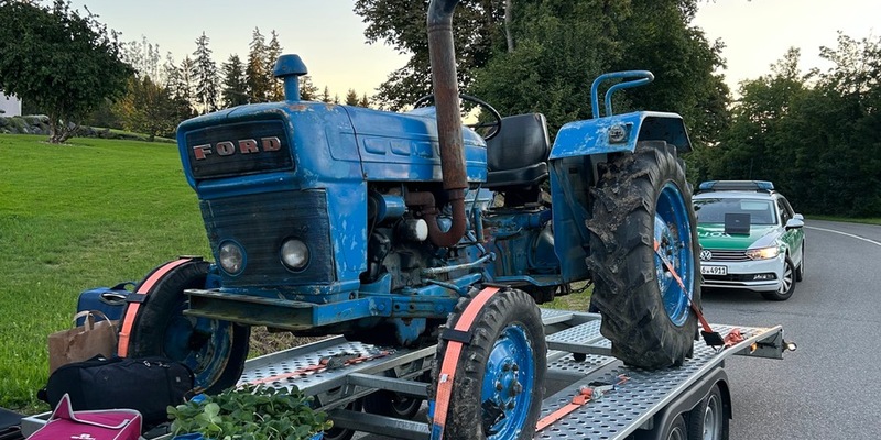 HZA-UL: Zöllner versteuern historischen Traktor - Foto: presseportal.de