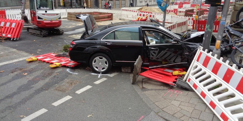 POL-AC: Unfall auf der Theaterstraße - drei Männer verletzt - Foto: presseportal.de
