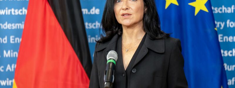 Die Wirtschaftsministerin spricht von guten Nachrichten. - Foto: Michael Kappeler/dpa