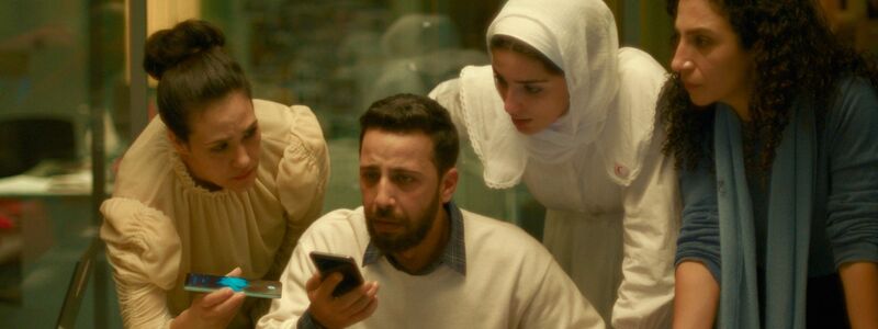 Szene aus dem Film - die Schauspieler verkörpern Hilfskräfte des Roten Halbmonds. - Foto: Juan Sarmiento G./Filmfestspiele Venedig/dpa