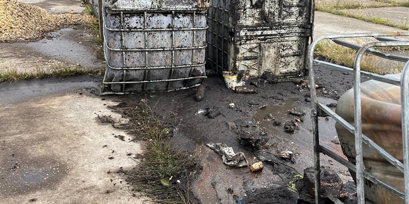 POL-EU: Illegale Entsorgung von Öl-Containern - Foto: presseportal.de