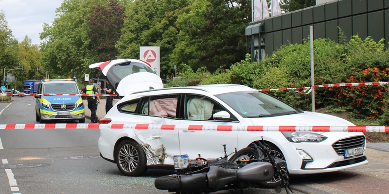 POL-RBK: Bergisch Gladbach - Zusammenstoß zwischen Pkw und Motorrad - 2 Verletzte - Foto: presseportal.de