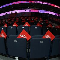 Aktion bei der EM: Schilder mit Stop racism in Tampere. - Foto: Matthias Stickel/dpa