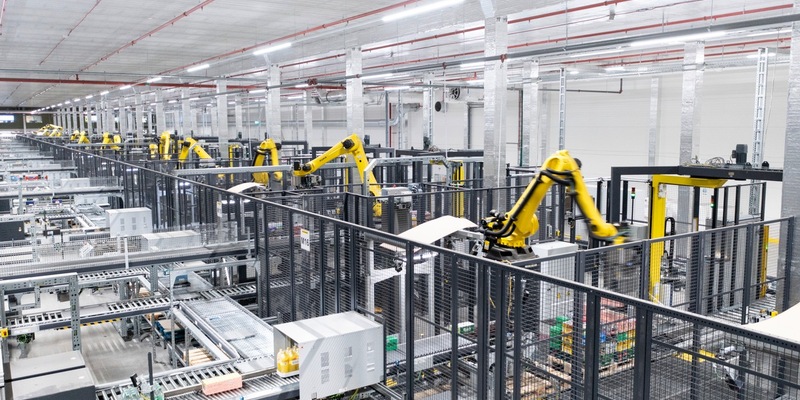 Automatisierung und Nachhaltigkeit im Einklang: SSI Schäfer unterstützt Coop bei der Eröffnung eines der größten automatisierten Distributionszentren Europas - Foto: presseportal.de