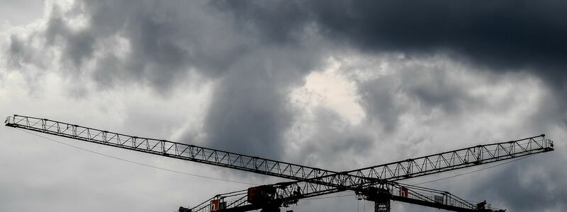 Die deutsche Wirtschaft wird nach Ifo-Einschätzung in diesem und nächsten Jahr schwächer wachsen als erwartet. (Symbolbild) - Foto: Britta Pedersen/dpa-Zentralbild/dpa