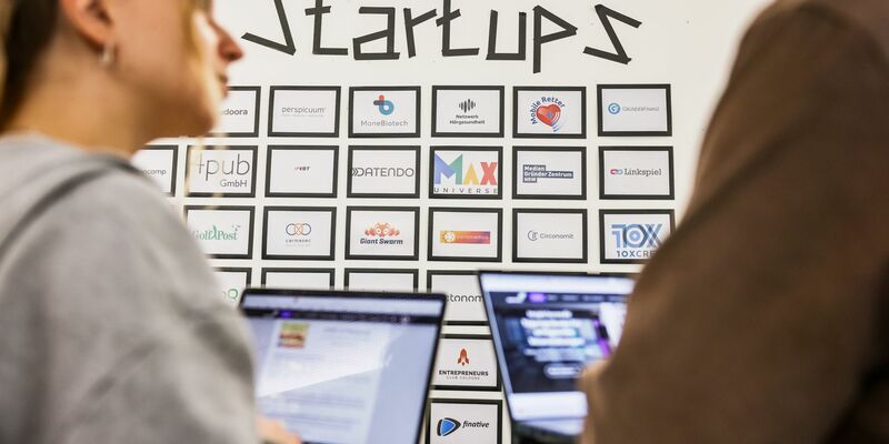 In der Wirtschaftskrise sparen etablierte Unternehmen - das trifft Start-ups. (Archivbild) - Foto: Oliver Berg/dpa