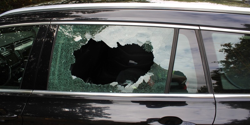 POL-RBK: Bergisch Gladbach/Odenthal/Kürten - Seitenscheiben von vier Pkw eingeschlagen - Foto: presseportal.de