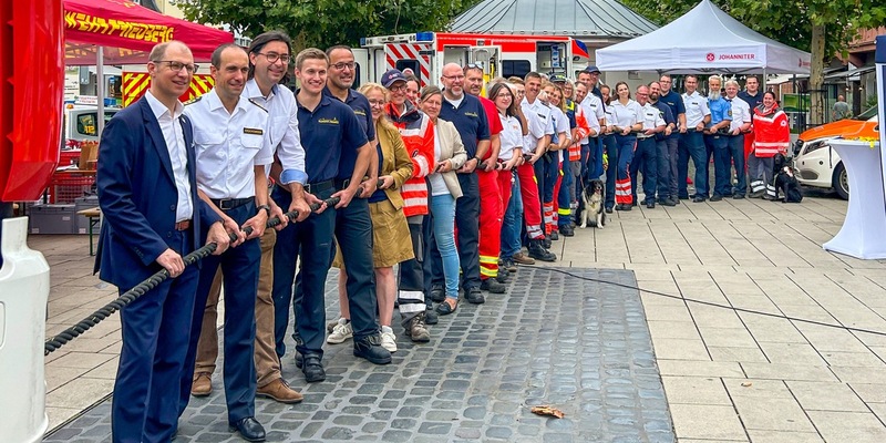 Mittelhessen: Wir ziehen alle an einem Strang - Blaulichtfamilie setzt starkes Zeichen der Solidarität - Foto: presseportal.de