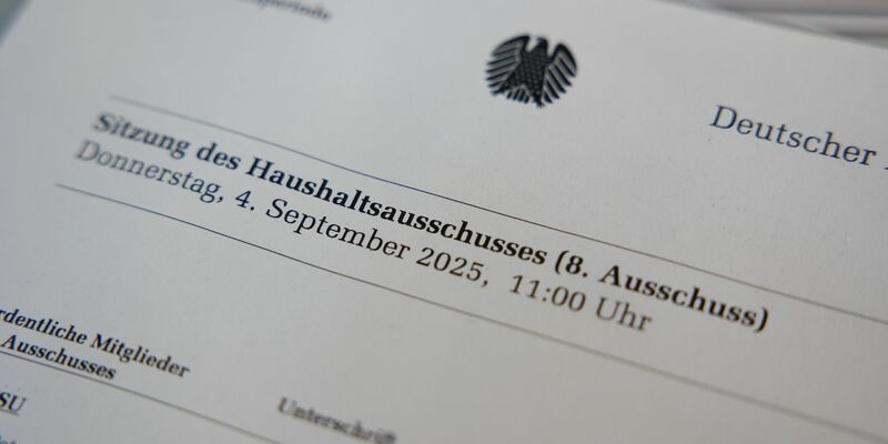 Die wichtigsten Fragen gelten nach der Haushaltsbereinigung als geklärt. Die Haushälter gehen dabei alle Einzeletats durch und lassen die Ministerinnen und Minister vorsprechen. - Foto: Joerg Carstensen/dpa